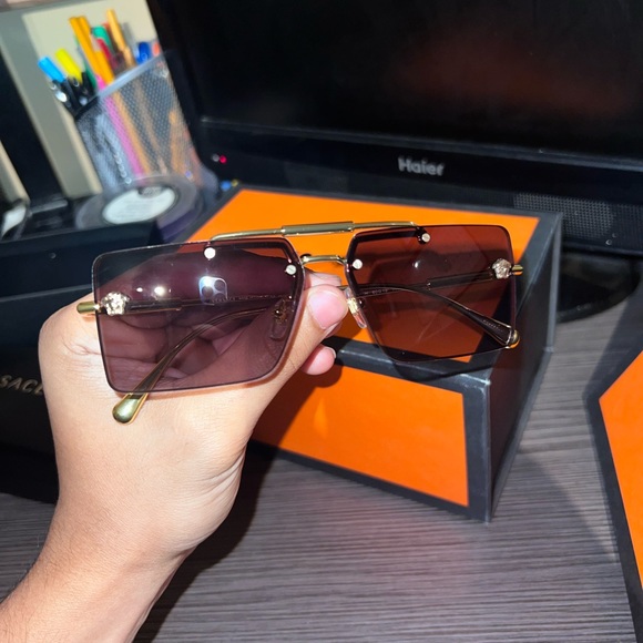 Versace sunglasses - Picture 3 of 7